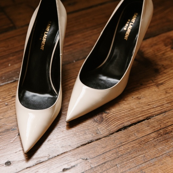 Saint Laurent White Lexi 90 Cream Patent Leather Pointed Pumps - Picture 4 of 5